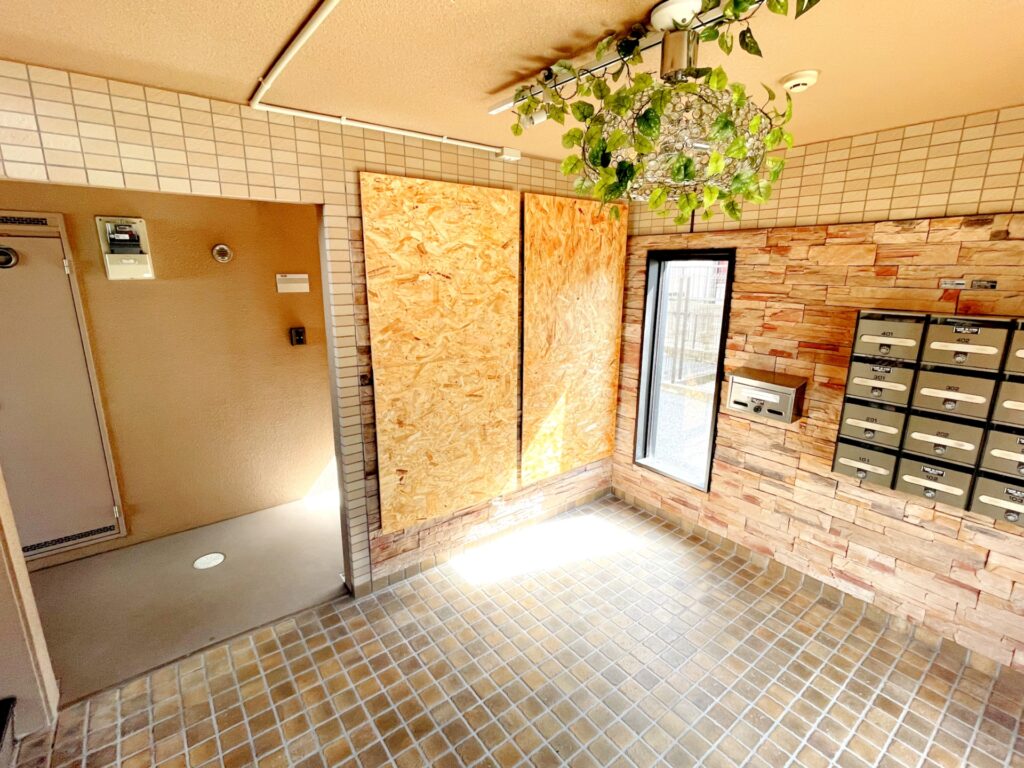 マンションのエントランスホール